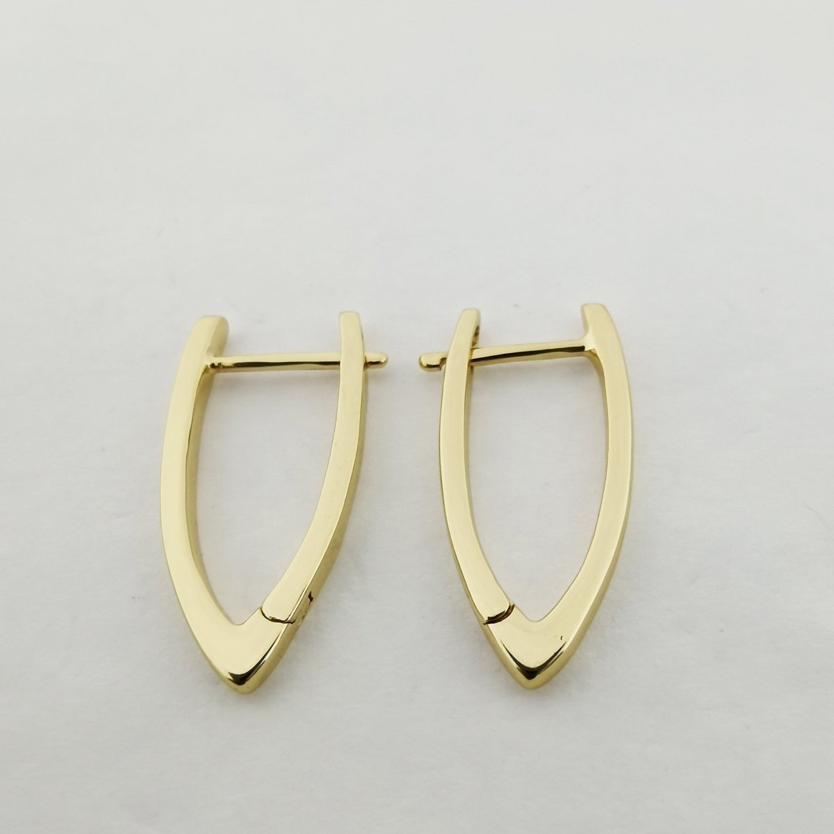 V-Shaped Ellipse Golden Huggies Earring, Plain Gold Filled Oval Ellipse Geometric Daily Wear Earring Jewelry Q-227