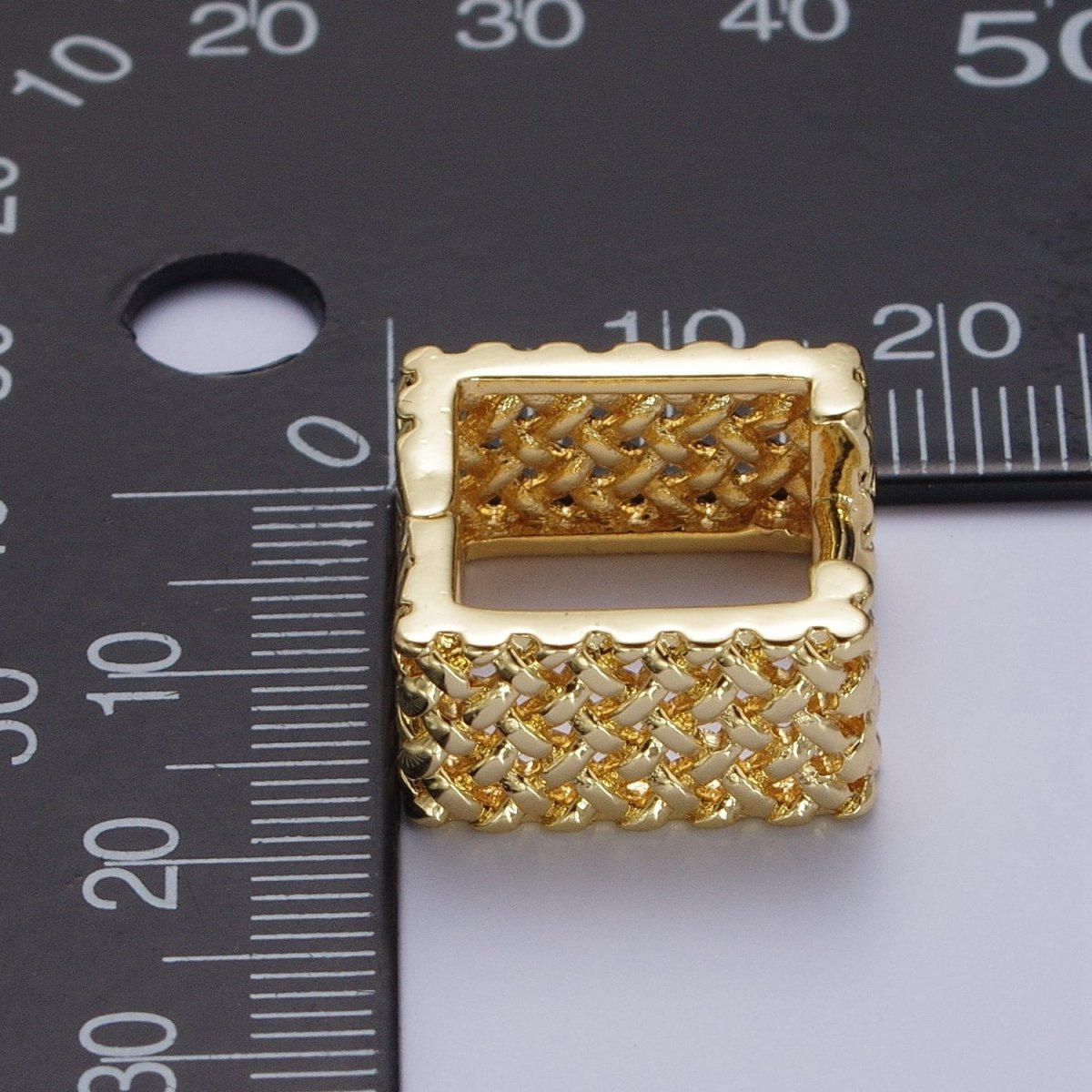 Weave Pattern Rattan Textured Geometric Boxy Huggie Earrings | AD-077 AD-078