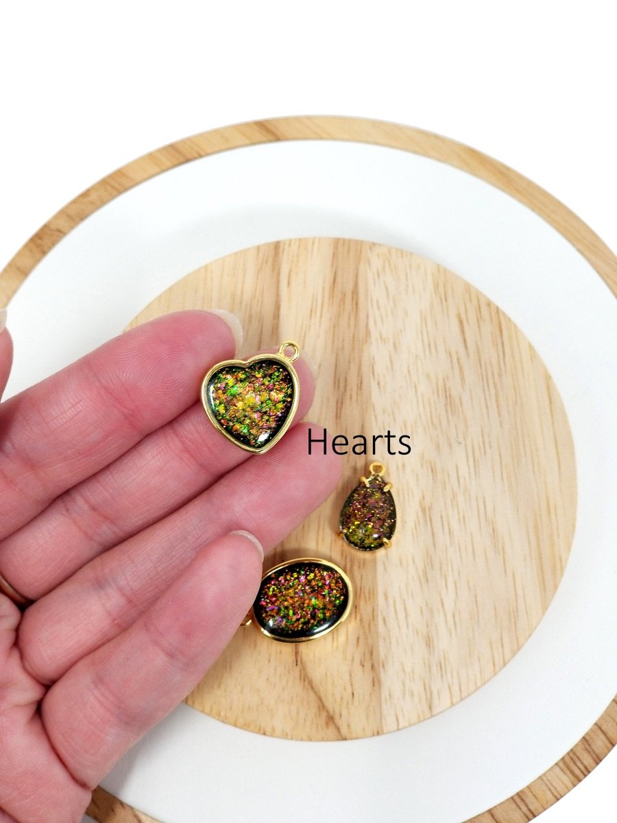 Wholesale Fashion Tiny Gold Plated Bezel Green Pink Iridiscent Opal Charm Dainty Teardrop Heart Oval Opals Beads Making Jewelry Gemstone E-442