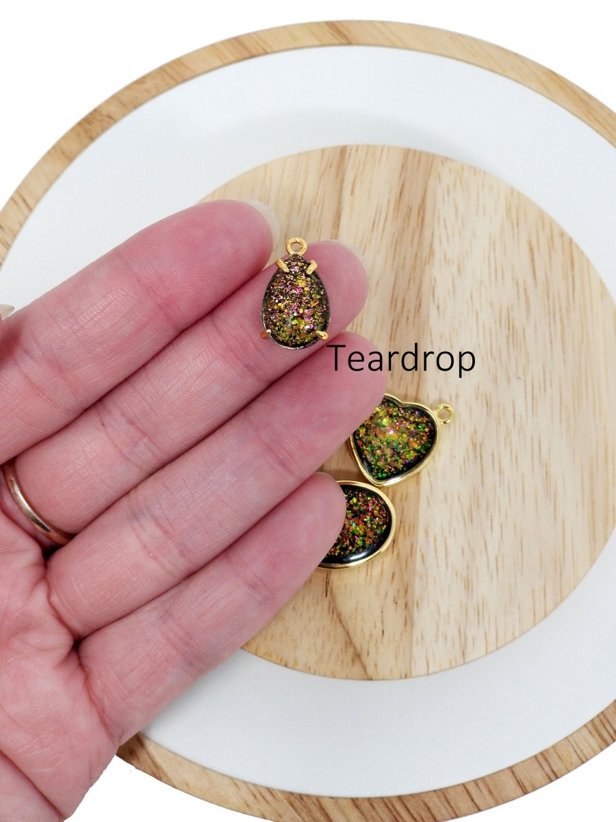 Wholesale Fashion Tiny Gold Plated Bezel Green Pink Iridiscent Opal Charm Dainty Teardrop Heart Oval Opals Beads Making Jewelry Gemstone E-442