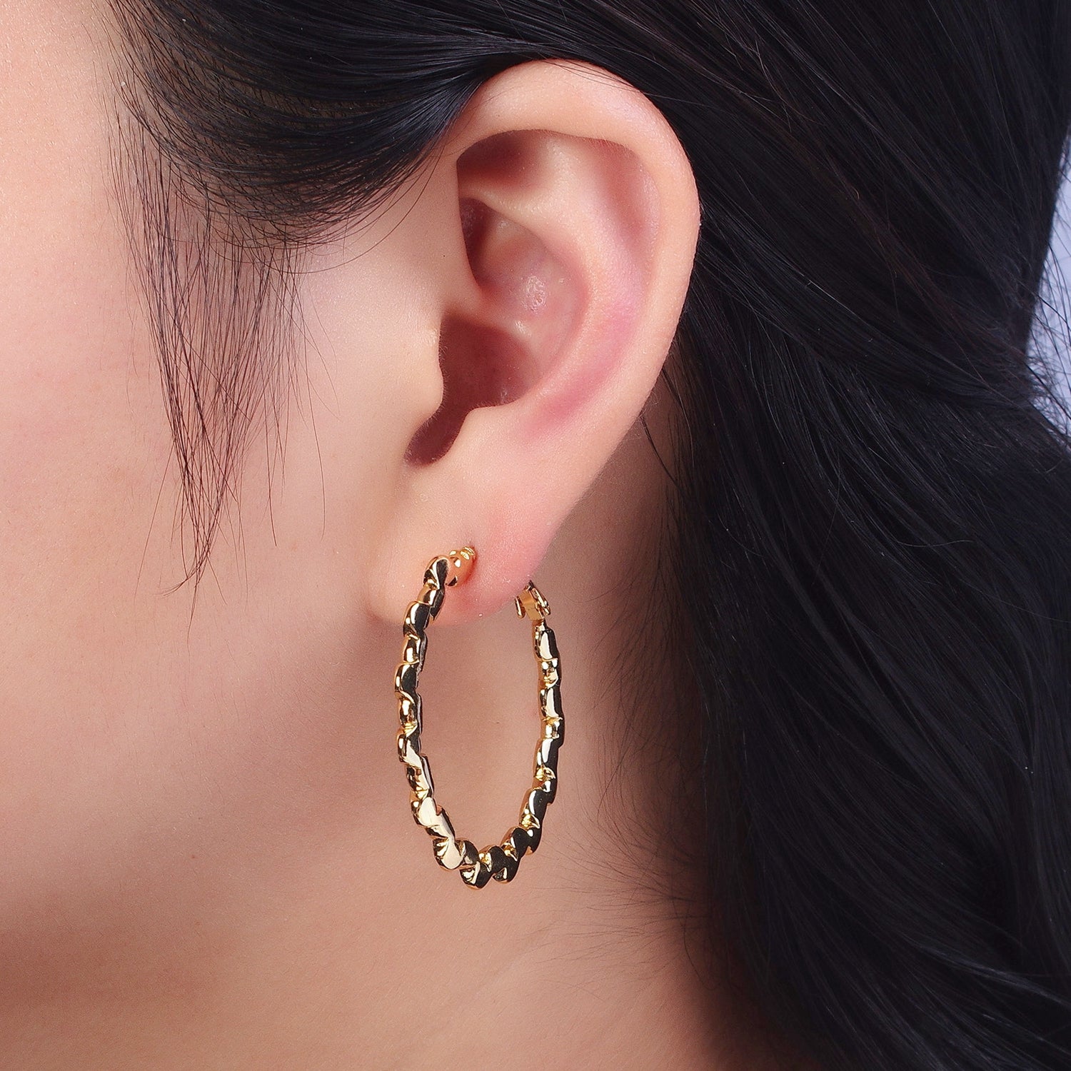 Modern Hoop in Gold Gear Earrings Medium Hoop For Everday Wear Q-085 - DLUXCA