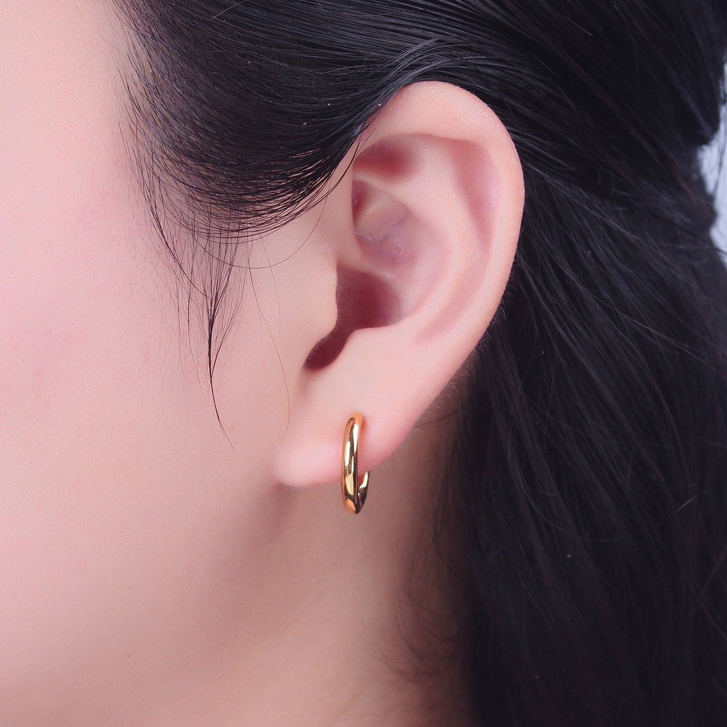 24K Gold Filled 15mm x 16mm Huggie Hoop Earrings, W706 - DLUXCA