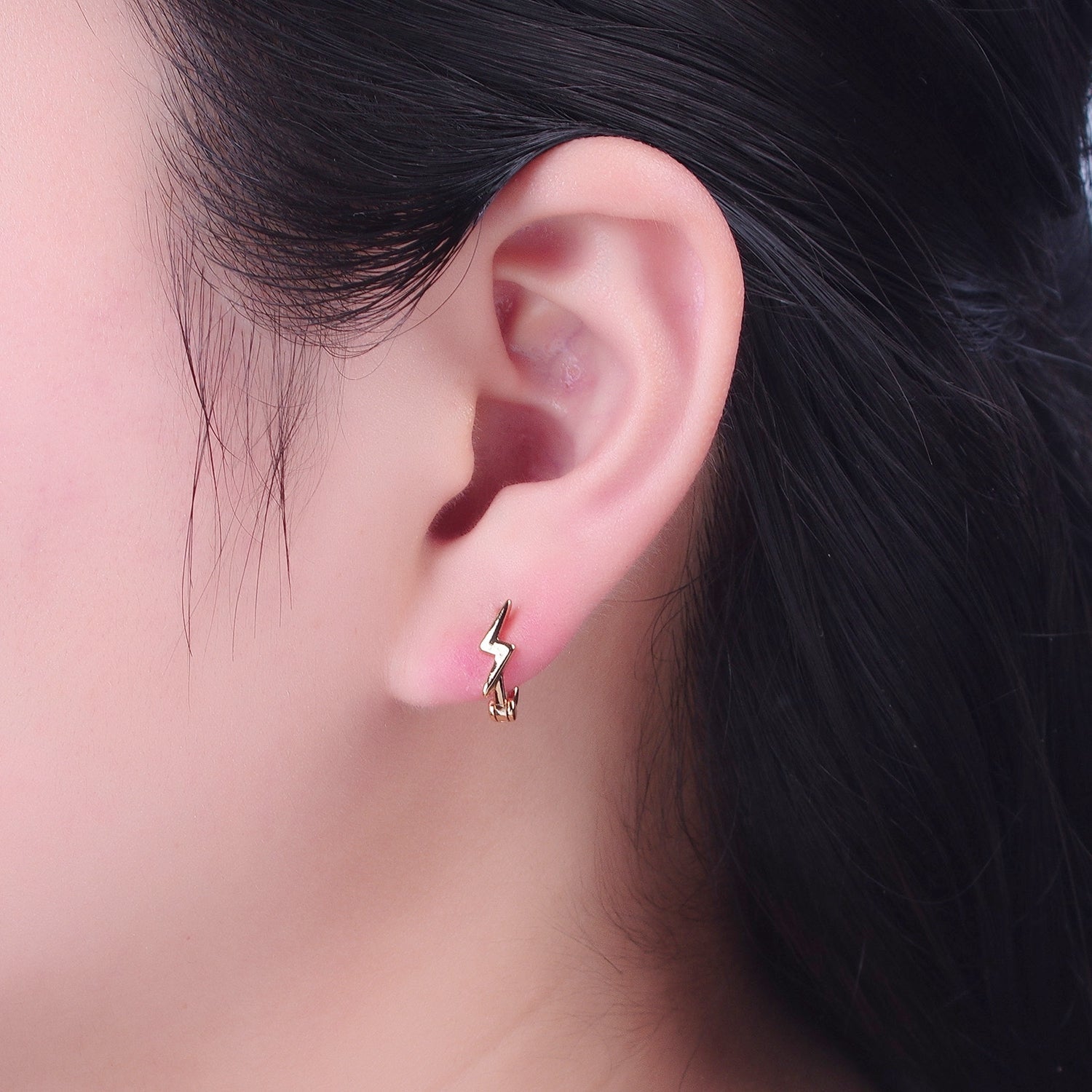 Minimalist Lightning Bolt Huggie Hoop Earrings W713 - DLUXCA