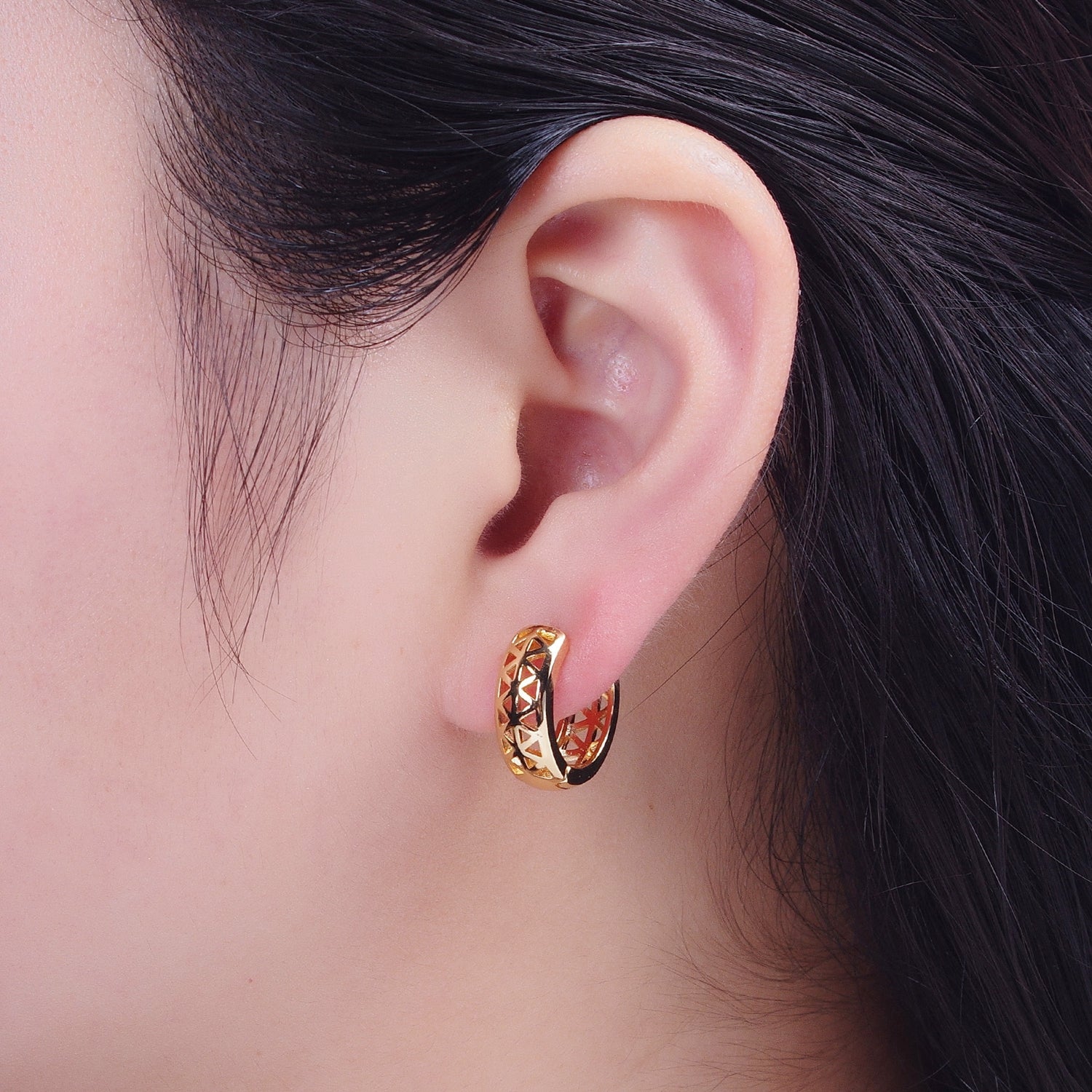 24K Gold Filled Triangle Filigree Huggie Hoop Earrings T-040 - DLUXCA