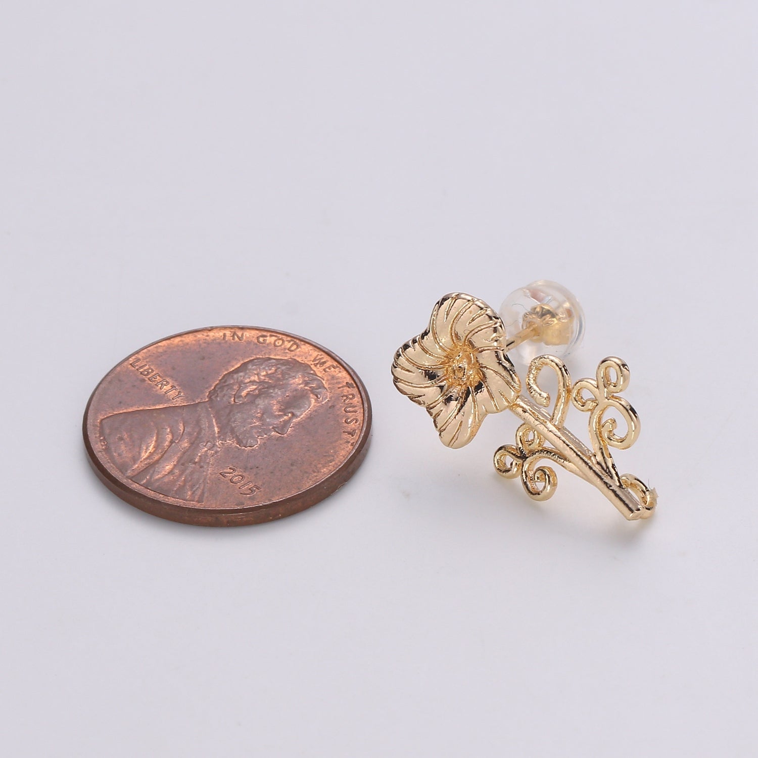 1 Pair Gold Filled Flower Studs - L017 - DLUXCA