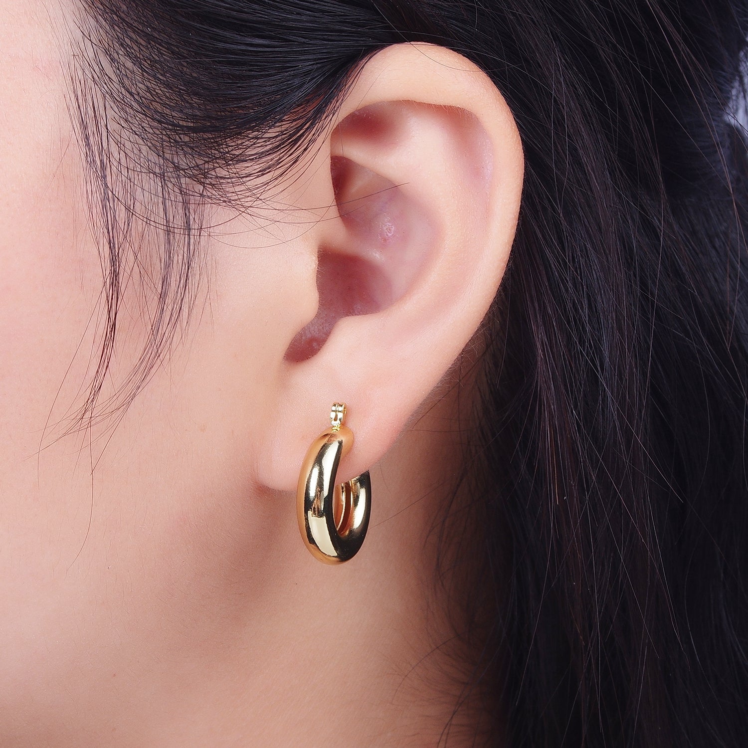 24K Gold Filled Classic Wide Dome 20mm Latch Hoop Earrings in Gold & Silver | Y170 Y172 - DLUXCA