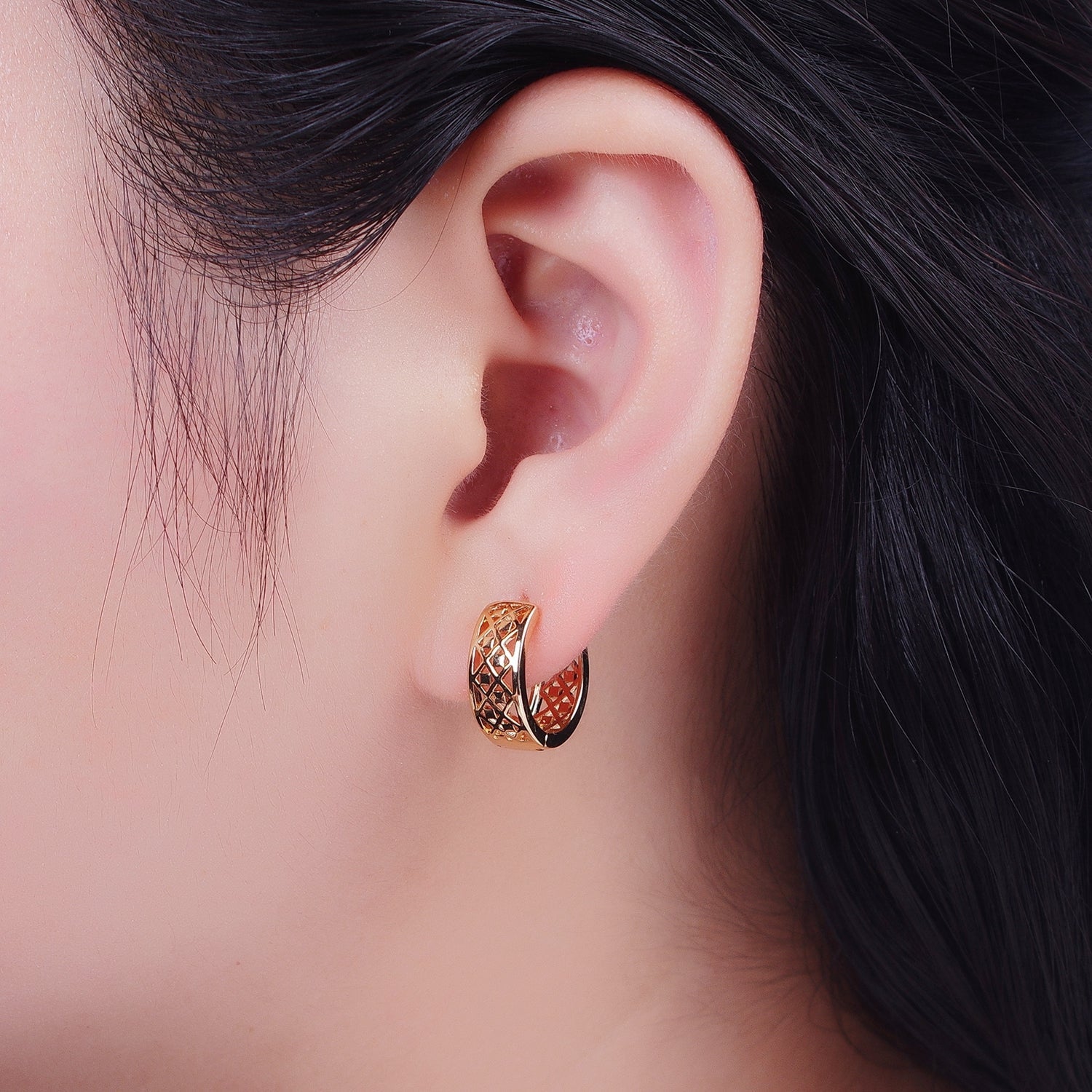 16K Gold Filled Filigree Rhombus Textured Wide Band 15mm Huggie Hoops Earrings | X845 - DLUXCA