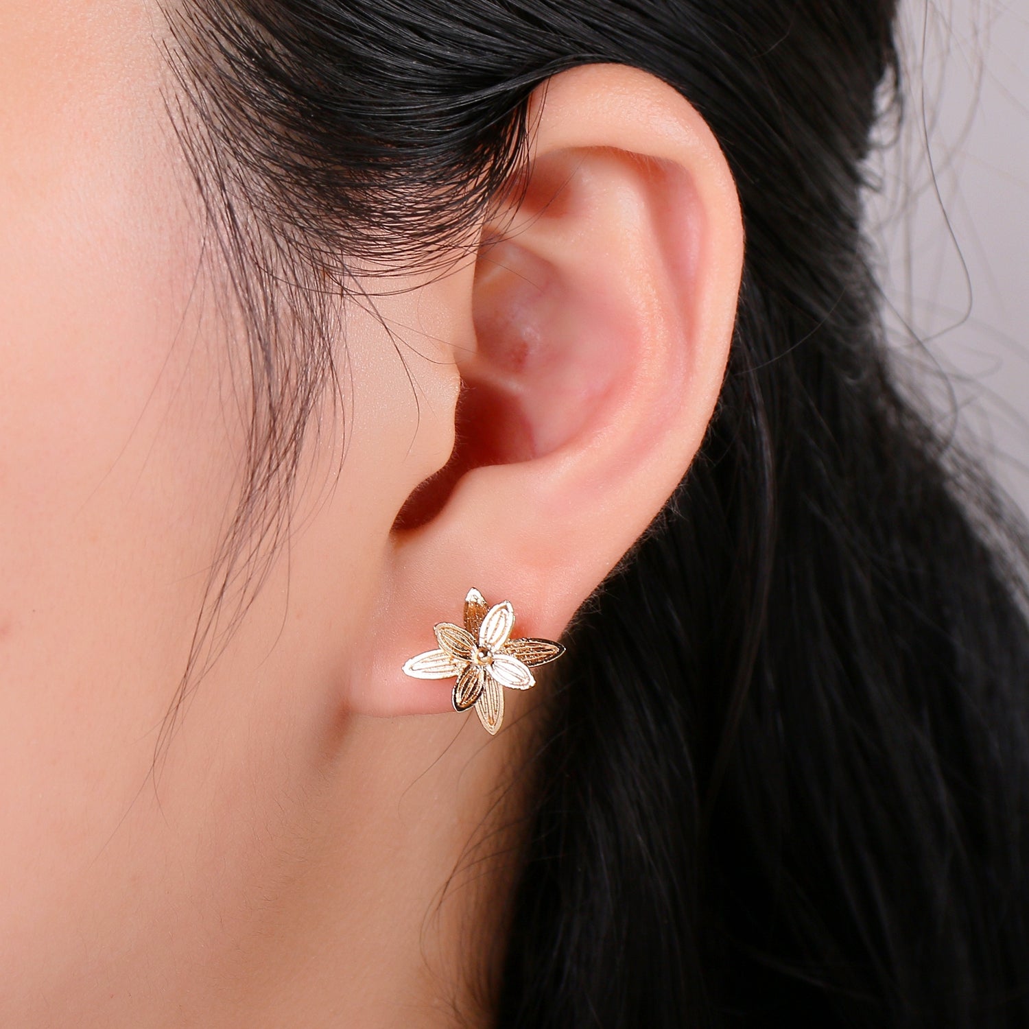 1 Pair Dainty Gold Filled Blooming Flower Studs - L018 - DLUXCA
