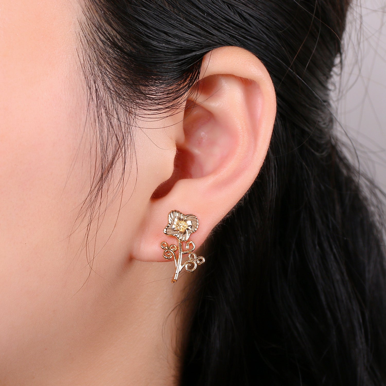 1 Pair Gold Filled Flower Studs - L017 - DLUXCA