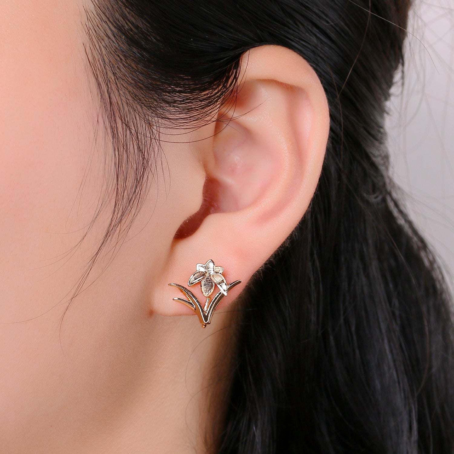 1 Pair Gold Filled Flower Studs - L013 - DLUXCA