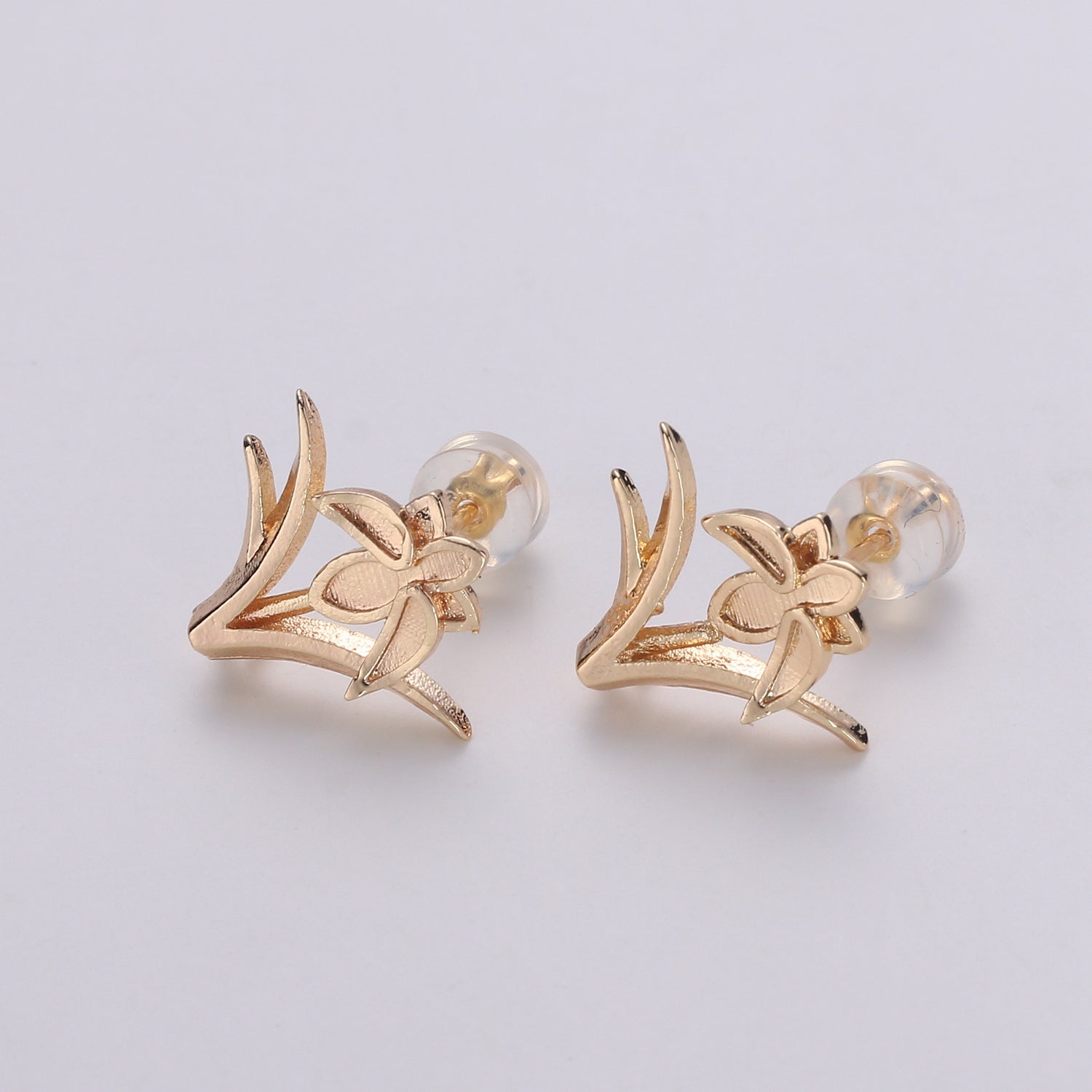 1 Pair Gold Filled Flower Studs - L013 - DLUXCA