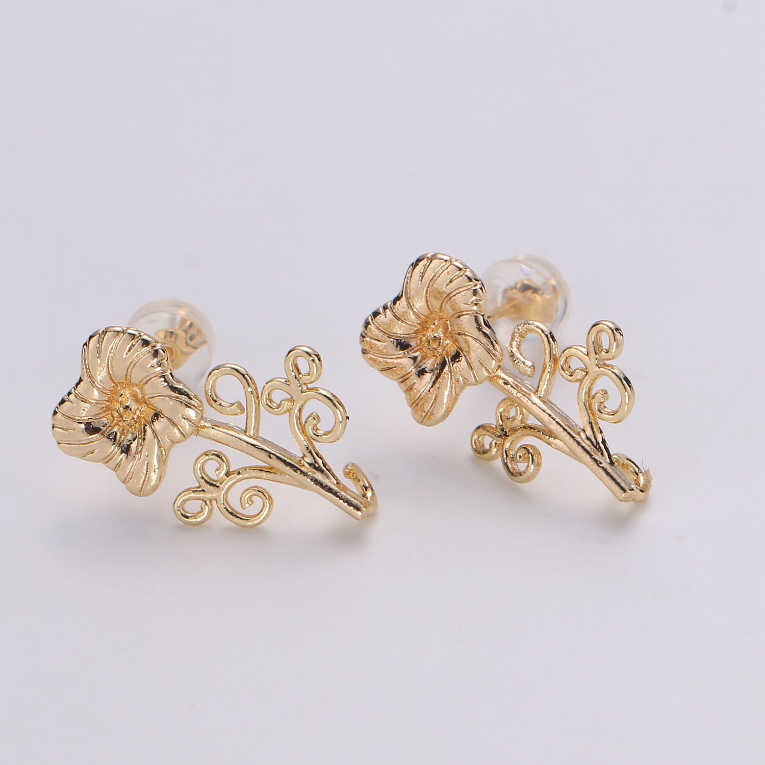 1 Pair Gold Filled Flower Studs - L017 - DLUXCA