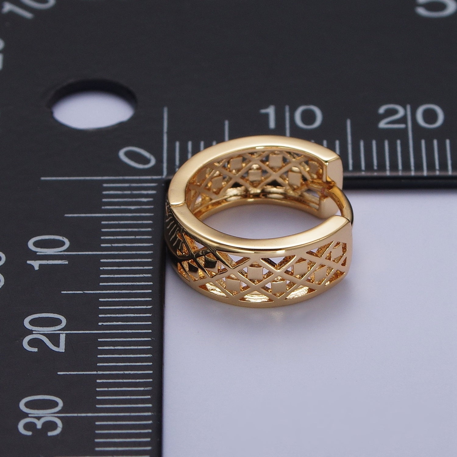 16K Gold Filled Filigree Rhombus Textured Wide Band 15mm Huggie Hoops Earrings | X845 - DLUXCA
