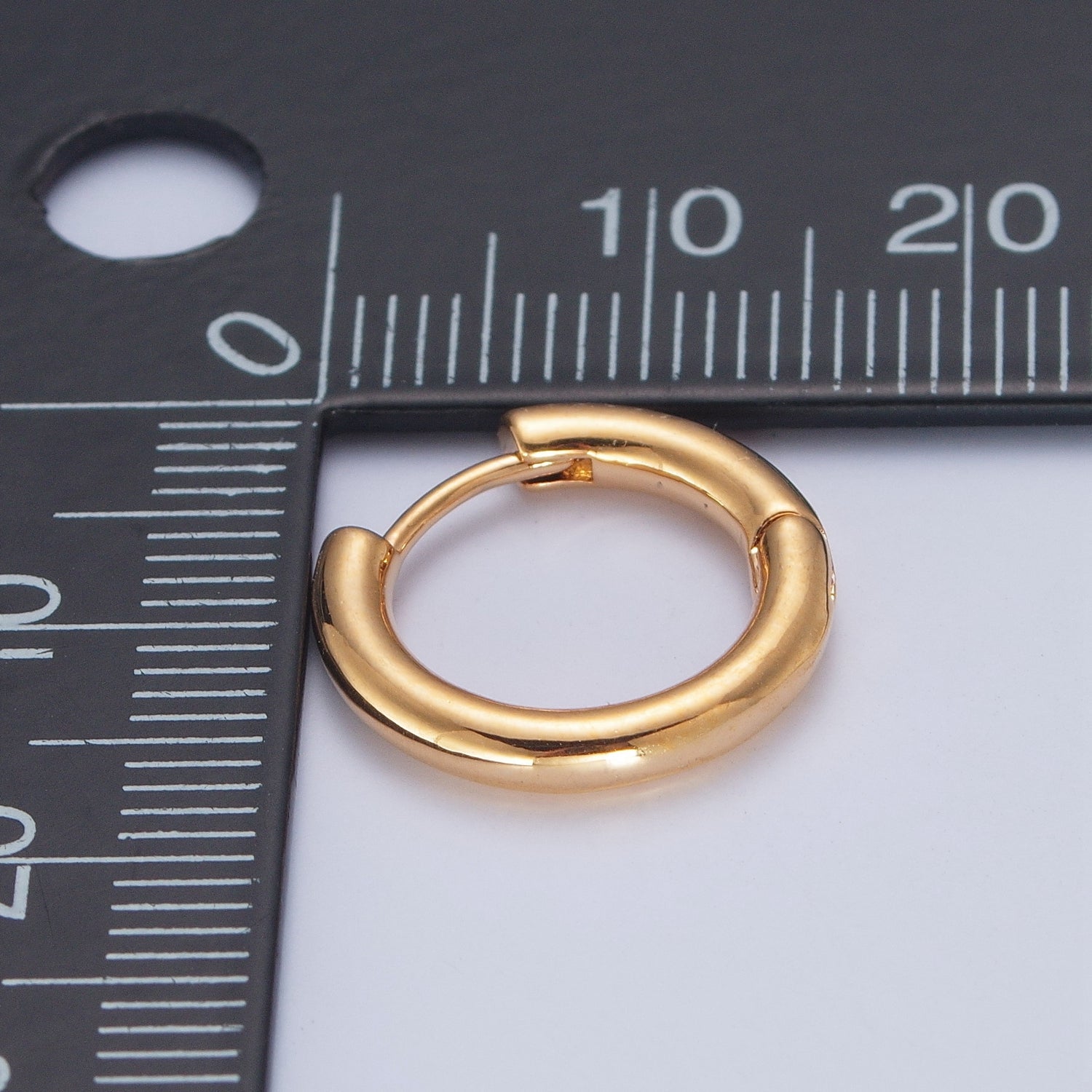 24K Gold Filled 15mm x 16mm Huggie Hoop Earrings, W706 - DLUXCA