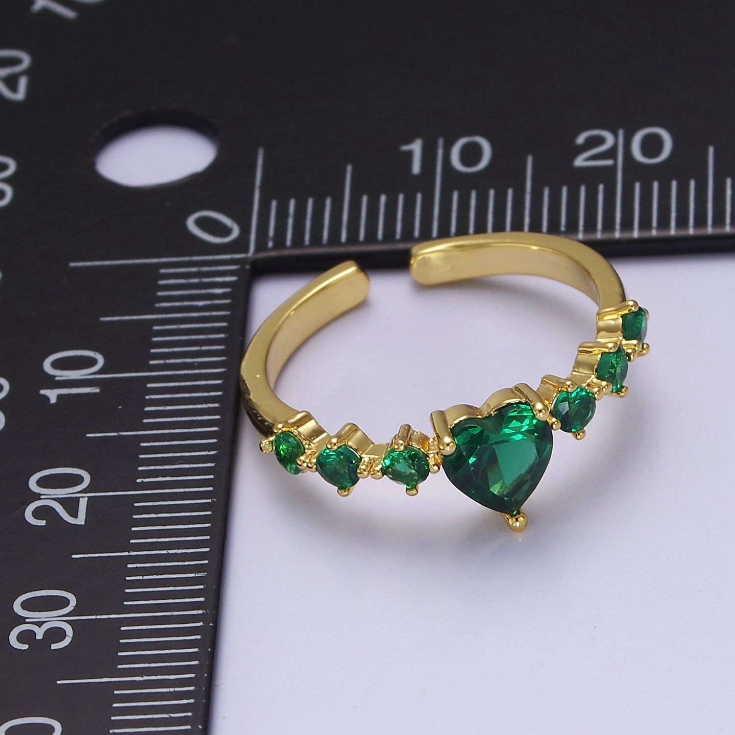 Dainty Emerald Green Heart Cz Stone Ring V-256 - DLUXCA